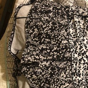 Lululemon black/white speed up lines 2.5 shorts